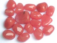 Vulkanglas-Trommelsteine rot