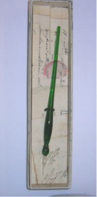 Schreibfeder aus Glas grün