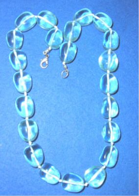 Vulkanglas-Kette Trommelsteine tuerkis